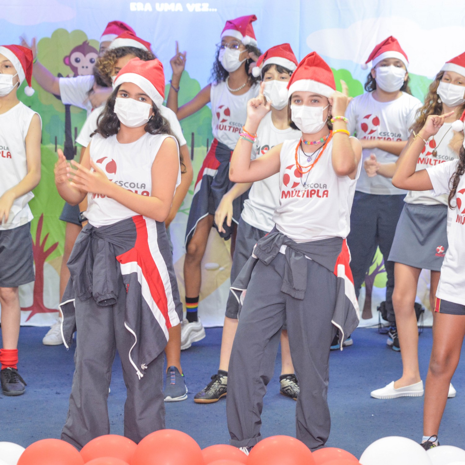 Apresentações e tarde de autógrafos