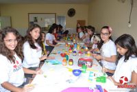 A artista plástica Catarina Zambe ministra Oficina de Artes com os alunos dos 4º ANOS 