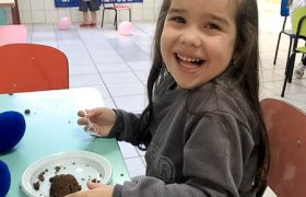 Festa de aniversário surpresa para Linda