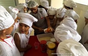 Alunos dos 2º ANOS do Fund. I fazem Brigadeiro