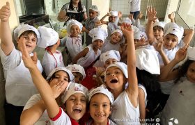 Alunos dos 2º ANOS do Fund. I fazem Brigadeiro