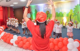 Apresentações e tarde de autógrafos