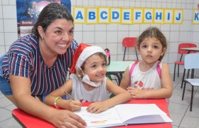 Apresentações e tarde de autógrafos