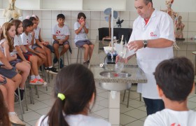 Aulas no Laboratório de Ciências com os Anos Iniciais