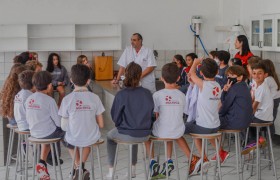 Aulas no Laboratório de Ciências com os Anos Iniciais