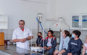 Aulas no Laboratório de Ciências com os Anos Iniciais