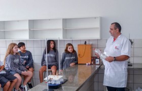 Aulas no Laboratório de Ciências com os Anos Iniciais