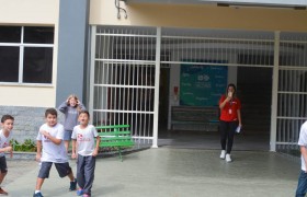 Aulas no Laboratório de Ciências com os Anos Iniciais