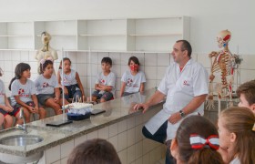 Aulas no Laboratório de Ciências com os Anos Iniciais