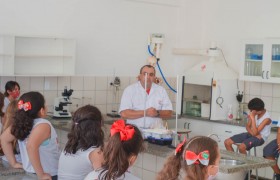 Aulas no Laboratório de Ciências com os Anos Iniciais