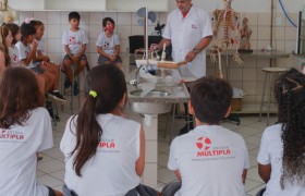 Aulas no Laboratório de Ciências com os Anos Iniciais