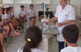 Aulas no Laboratório de Ciências com os Anos Iniciais