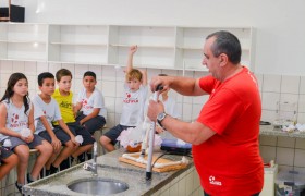 Aulas no Laboratório de Ciências com os Anos Iniciais