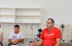 Aulas no Laboratório de Ciências com os Anos Iniciais