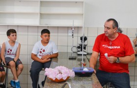 Aulas no Laboratório de Ciências com os Anos Iniciais