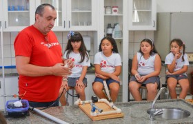 Aulas no Laboratório de Ciências com os Anos Iniciais