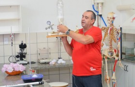 Aulas no Laboratório de Ciências com os Anos Iniciais